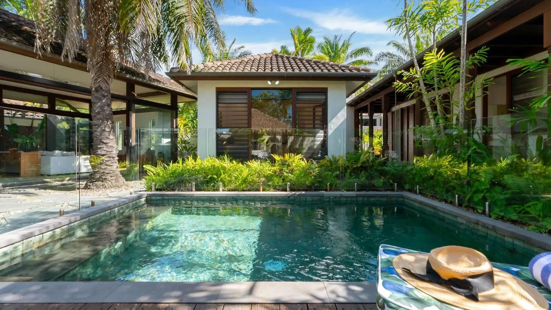 Semesterbostad Belle Escapes Pura Palm Cove - Two Luxury Balinese Villas
