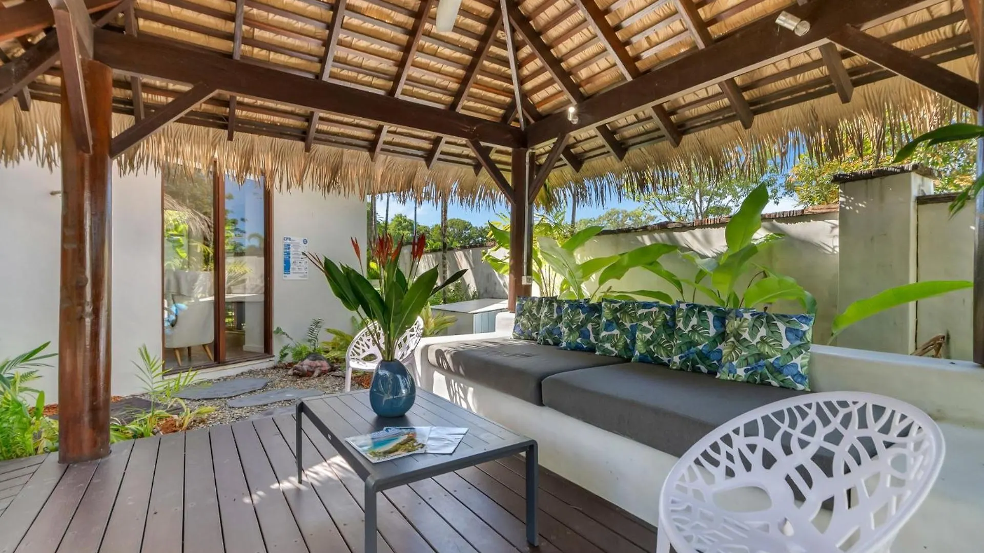 Belle Escapes Pura Palm Cove - Two Luxury Balinese Villas Semesterbostad