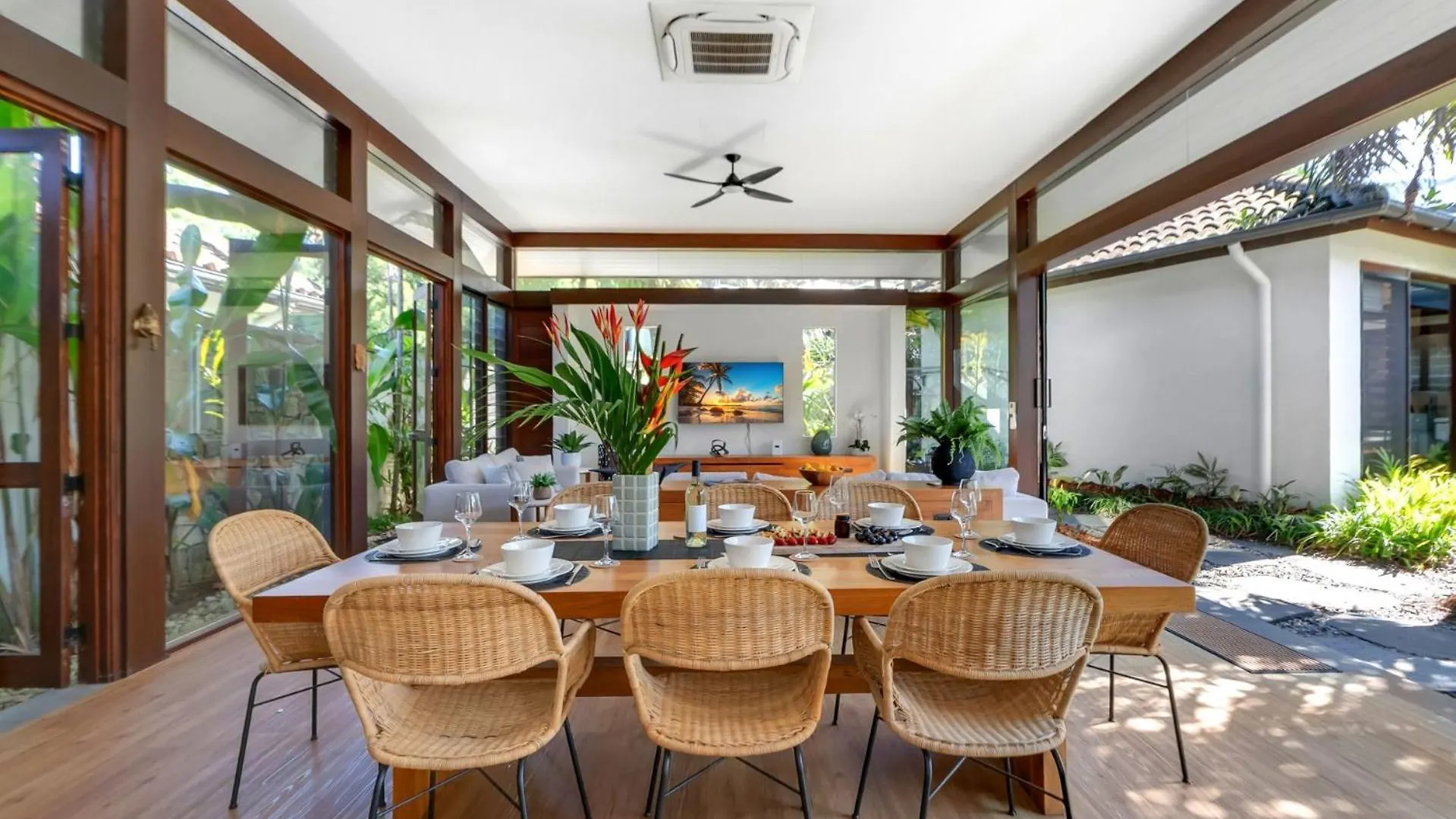 Belle Escapes Pura Palm Cove - Two Luxury Balinese Villas Semesterbostad
