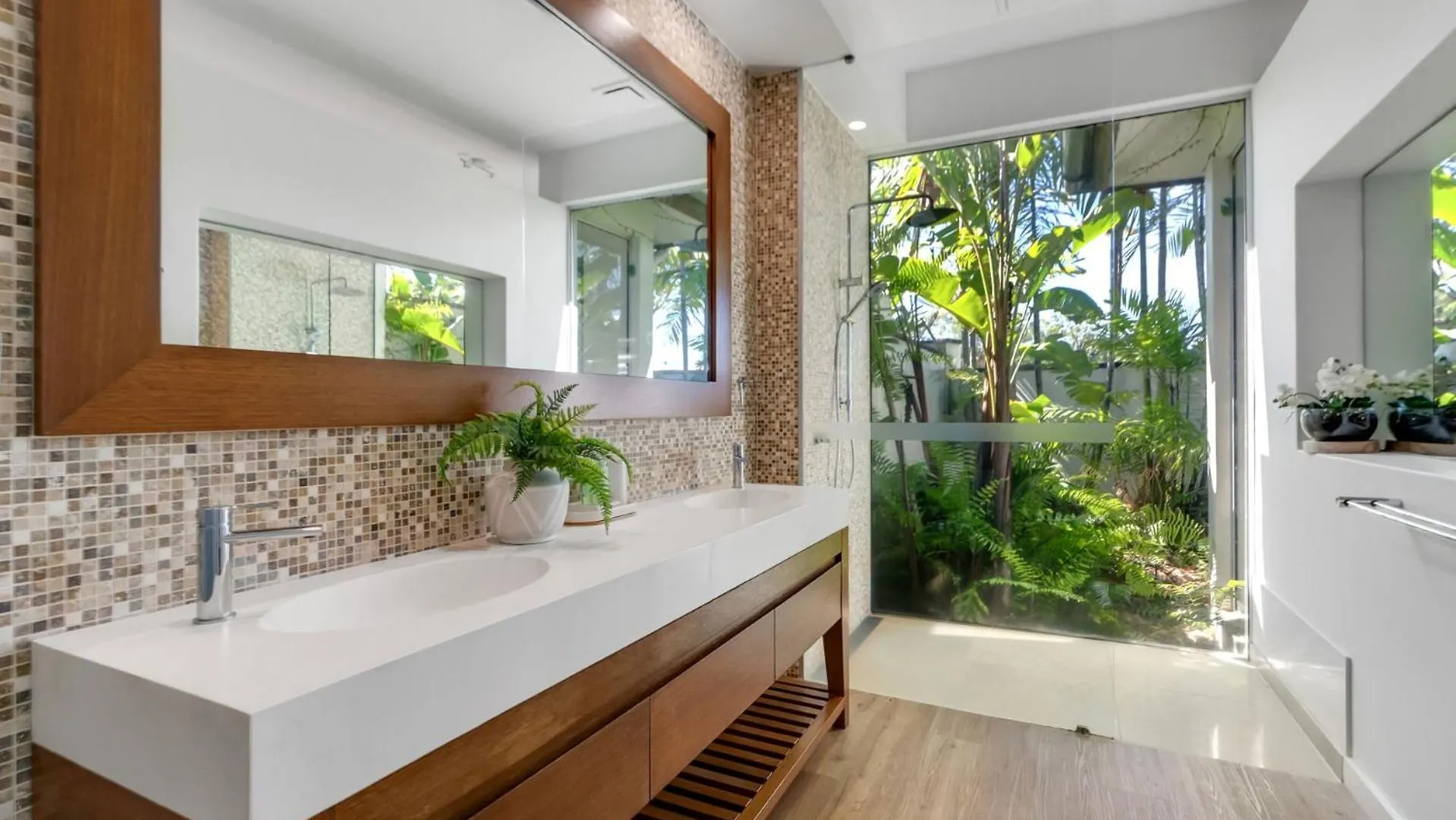 Semesterbostad Belle Escapes Pura Palm Cove - Two Luxury Balinese Villas Australien