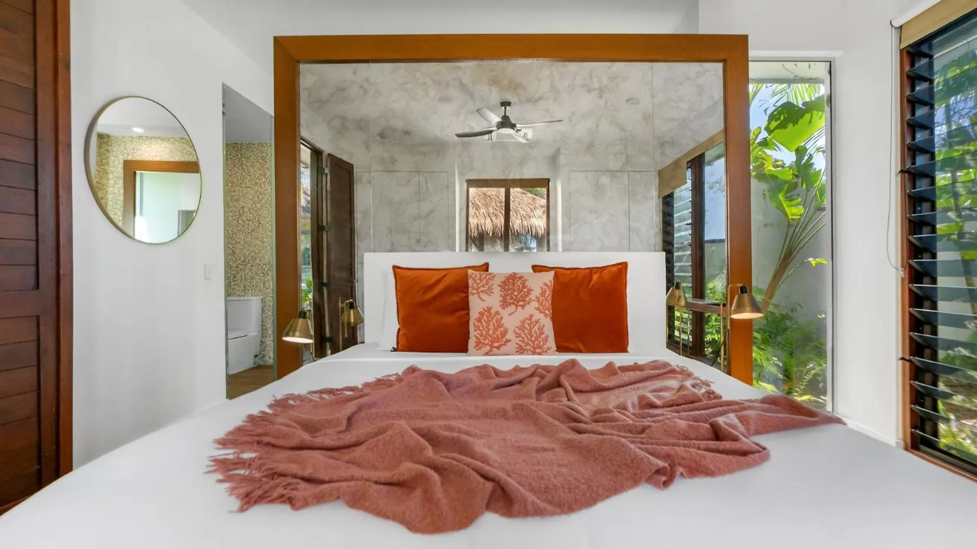 Semesterbostad Belle Escapes Pura Palm Cove - Two Luxury Balinese Villas Australien