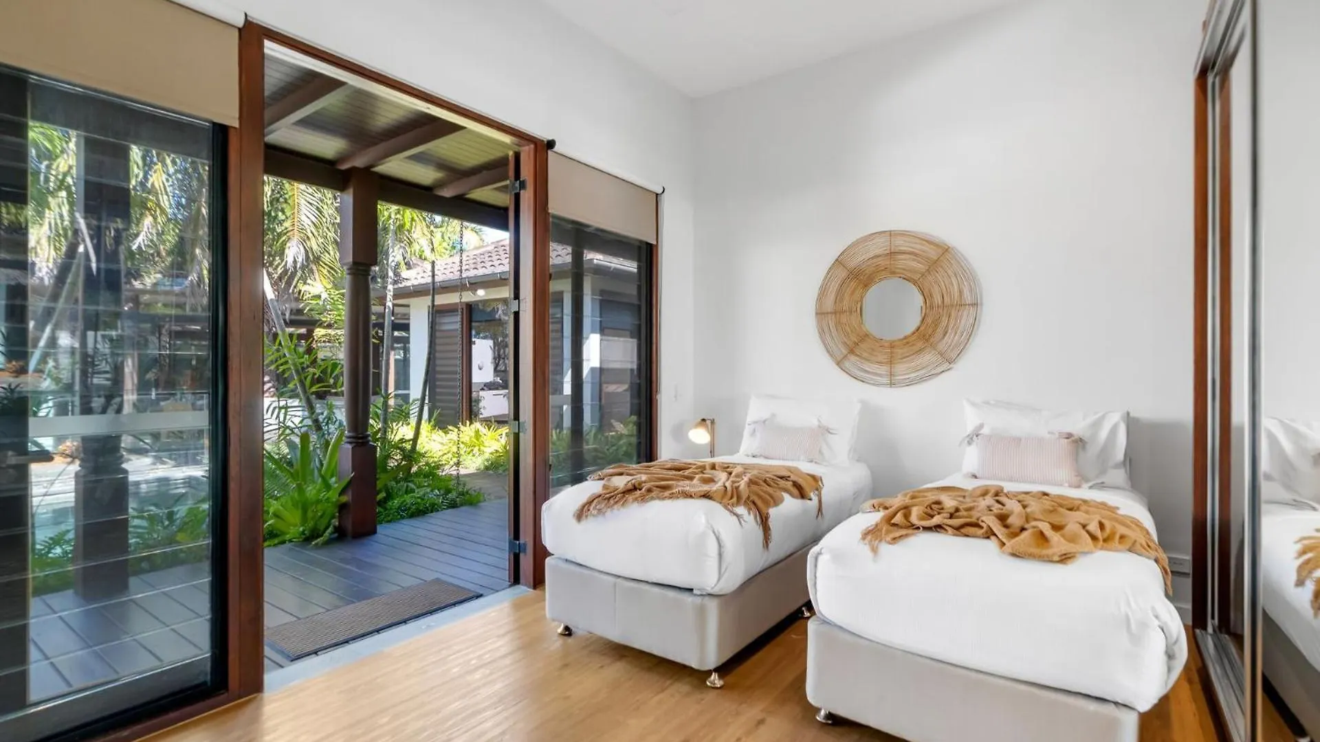 Semesterbostad Belle Escapes Pura Palm Cove - Two Luxury Balinese Villas Australien