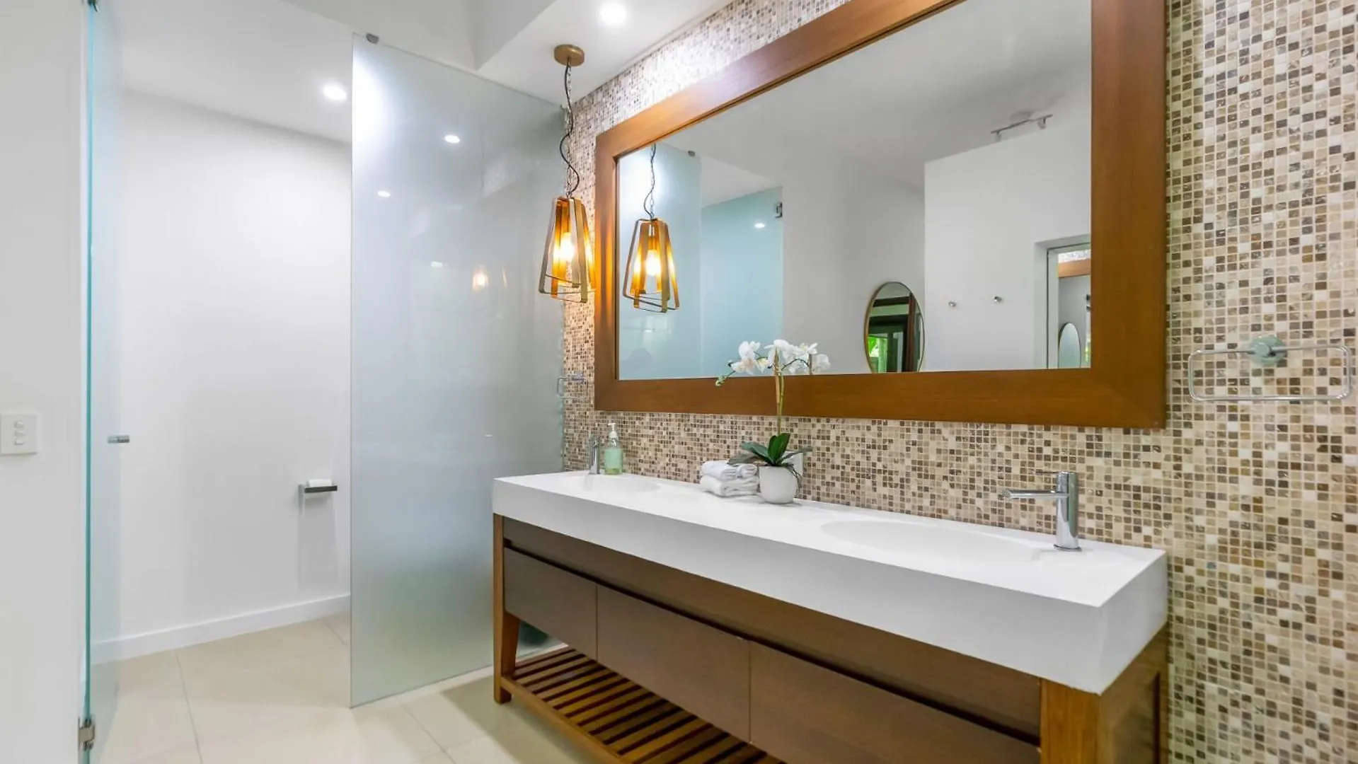 Belle Escapes Pura Palm Cove - Two Luxury Balinese Villas
