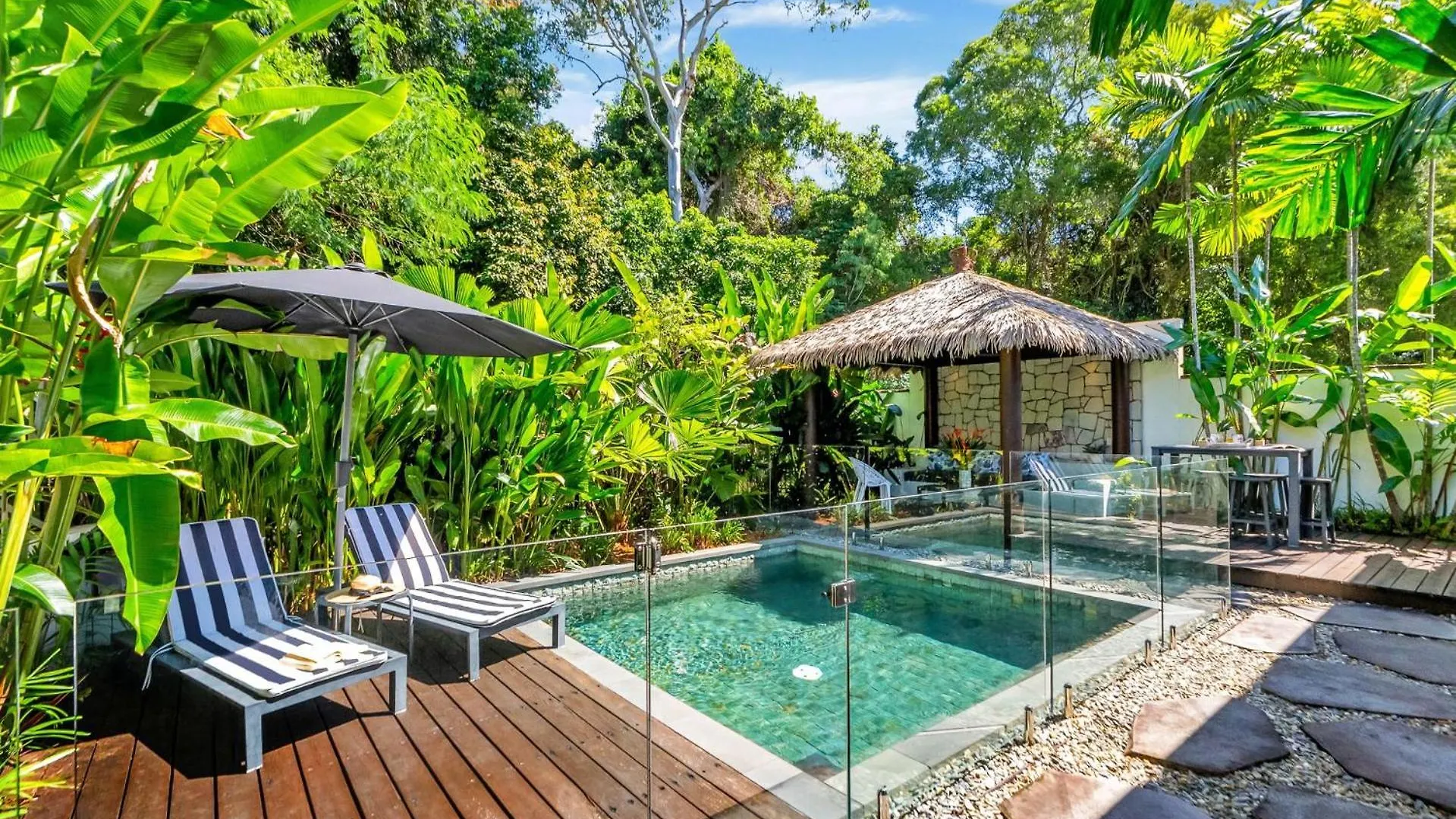 Semesterbostad Belle Escapes Pura Palm Cove - Two Luxury Balinese Villas Australien