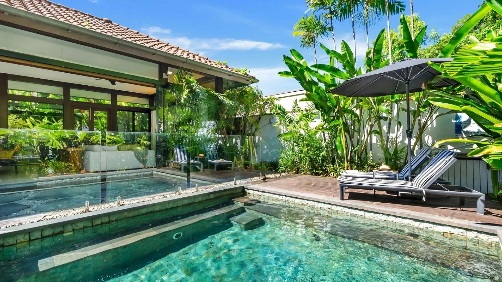 Belle Escapes Pura Palm Cove - Two Luxury Balinese Villas Australien