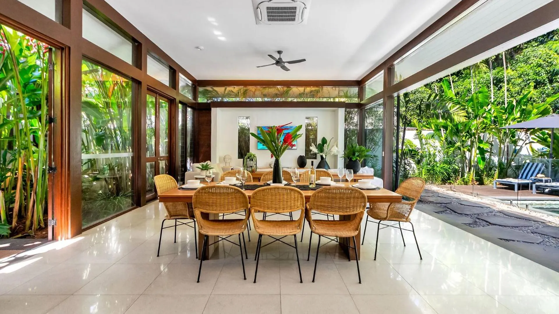 Belle Escapes Pura Palm Cove - Two Luxury Balinese Villas Australien